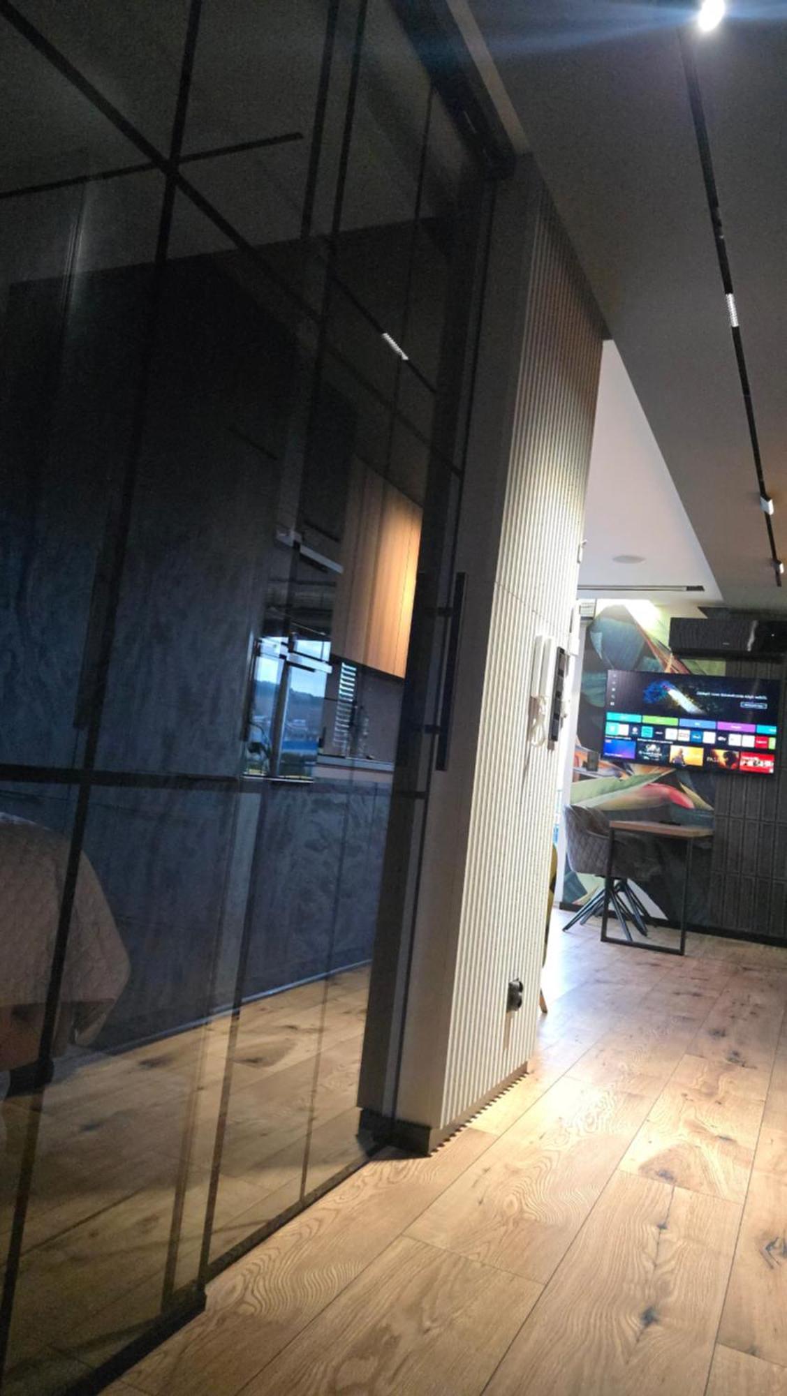 Apartament Dark Prestige New ! - Dostep 24H, Projektor , Garaz Podziemny , Klimatyzacja , Duzy Taras Кельце Екстер'єр фото