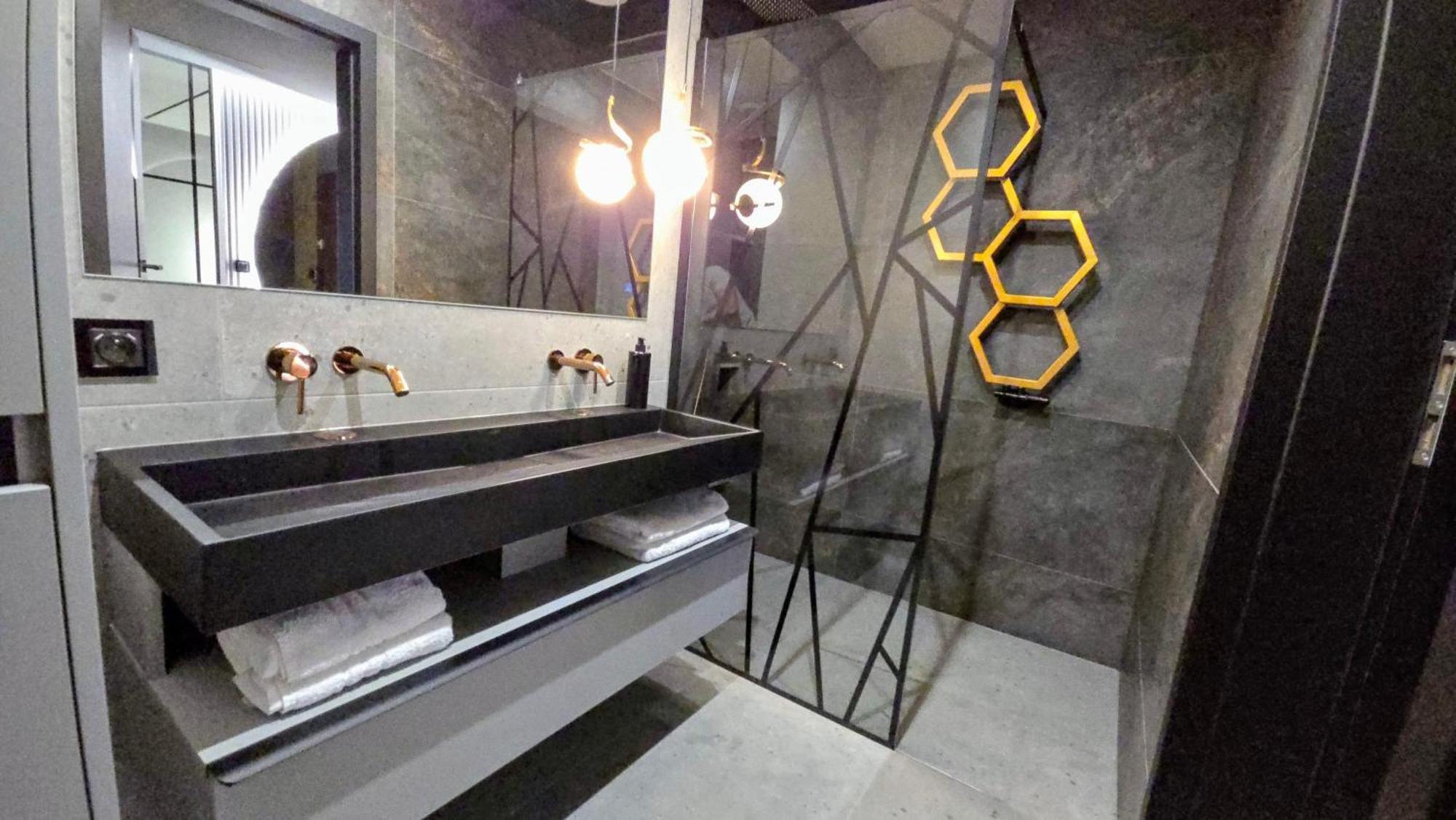 Apartament Dark Prestige New ! - Dostep 24H, Projektor , Garaz Podziemny , Klimatyzacja , Duzy Taras Кельце Екстер'єр фото
