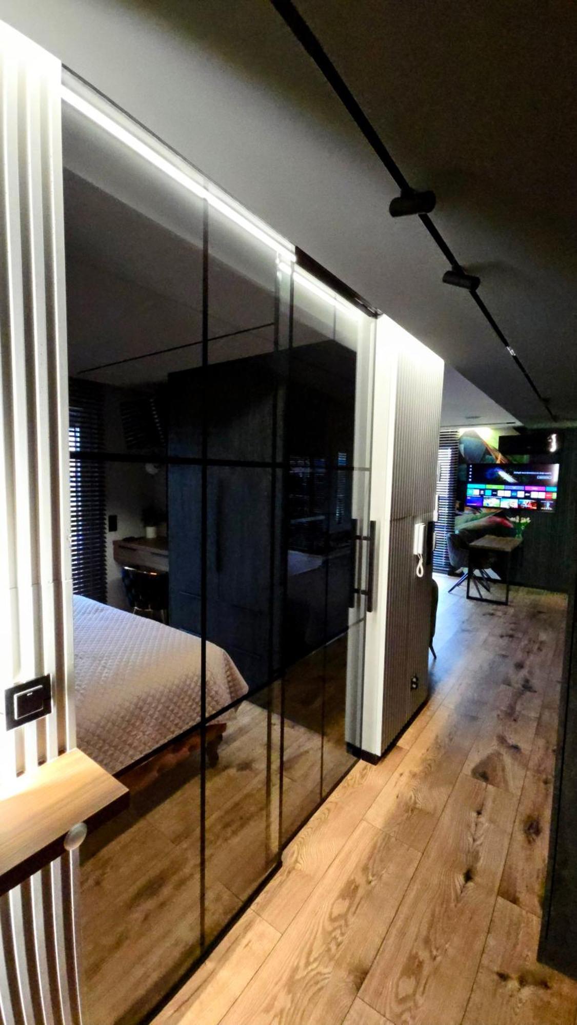Apartament Dark Prestige New ! - Dostep 24H, Projektor , Garaz Podziemny , Klimatyzacja , Duzy Taras Кельце Екстер'єр фото